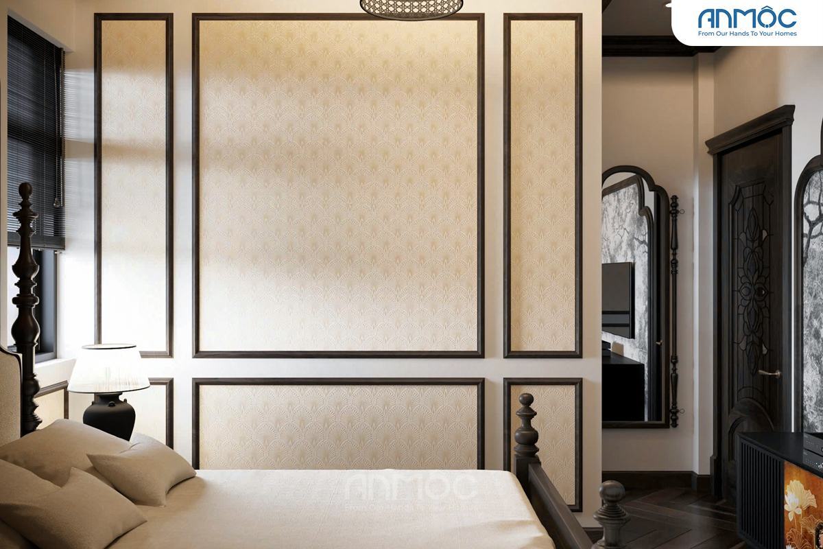 21+ Mẫu Thiết Kế Nội Thất Nhà Phố Đẹp Không Thể Bỏ Qua 2026 2066 Tổng quan phòng ngủ với tường ốp panel màu kem viền đen cùng gương lớn