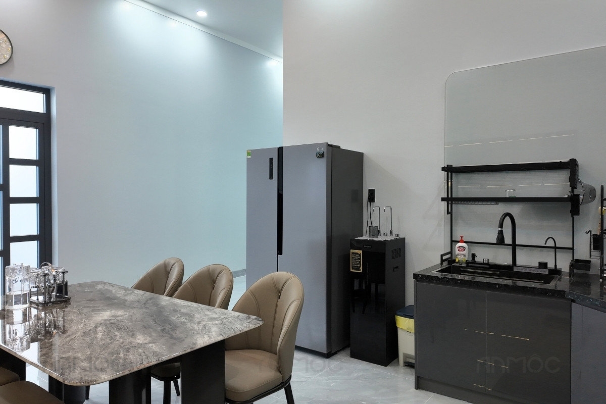 Hoàn Thiện Thi Công Nội Thất Nhà Phố Bình Dương 120m2 48 Khu vực chậu rửa và các thiết bị gia dụngđược bố trí thuận tiện cho sinh hoạt hằng ngày