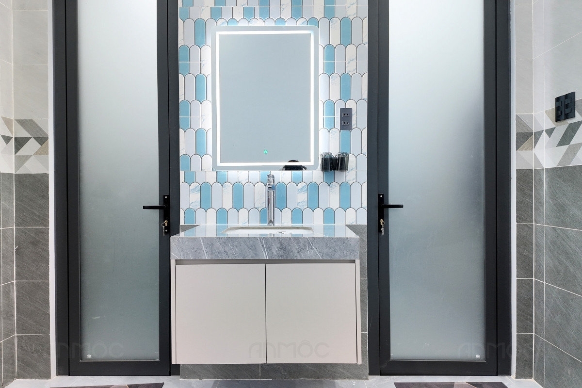 Khu vực nhà vệ sinh tách biệt với phòng tắm của nhà phố Bình Dương 120m2