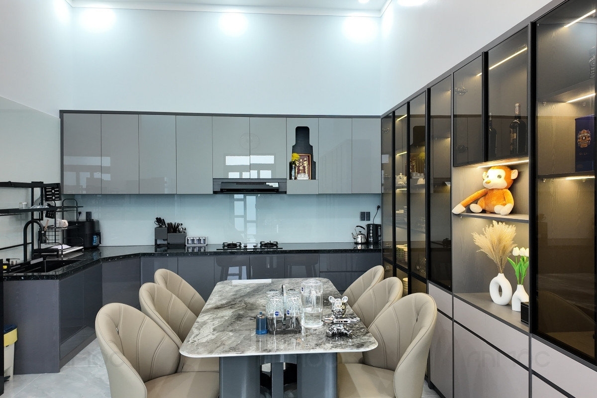 Hoàn Thiện Thi Công Nội Thất Nhà Phố Bình Dương 120m2 45 Phòng bếp được hoàn thiện với nội thất tiện nghi, sắp xếp hợp lý, đáp ứng tốt nhu cầu sinh hoạt của gia đình