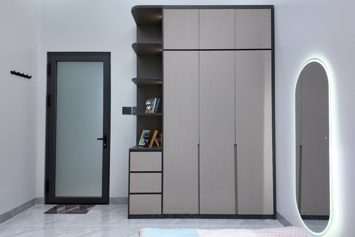 Hoàn Thiện Thi Công Nội Thất Nhà Phố Bình Dương 120m2 58 Tủ quần áo phòng ngủ nhỏ được thiết kế tối giản, bố cục thông minh giúp tận dụng hiệu quả diện tích